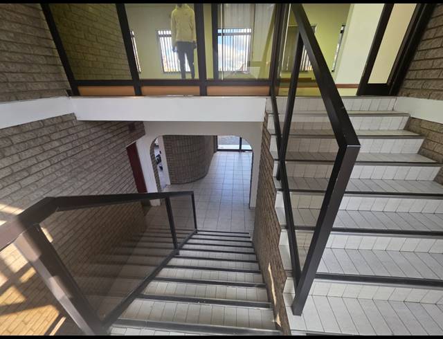 360M² OFFICE TO LET IN ALRODE